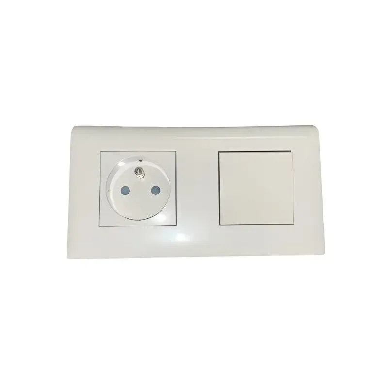 Prise 2P+T à 45° et interrupteur simple complet à encastrer